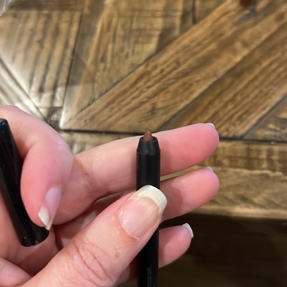 New assortment of lip and eye liners. - Picture 3 of 15